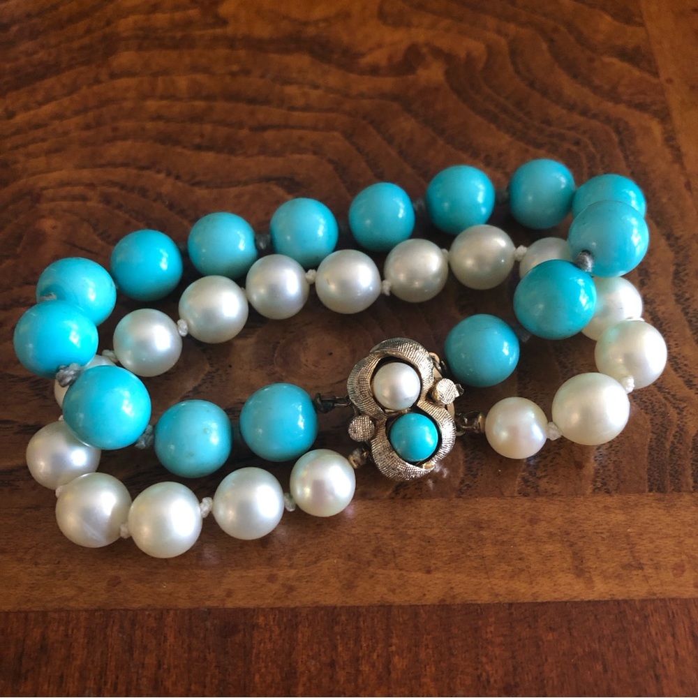 Vintage mid century turquoise and white hand knotted pearl bracelet